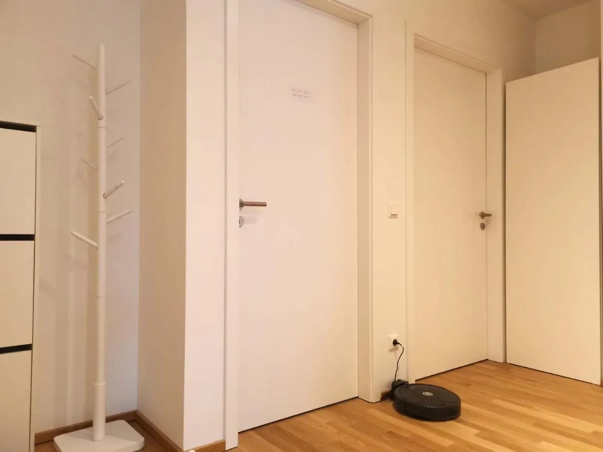 Apartment Gemuetliches Privatzimmer In Geraeumiger Gemeinschaftswohnung Dresden Germany